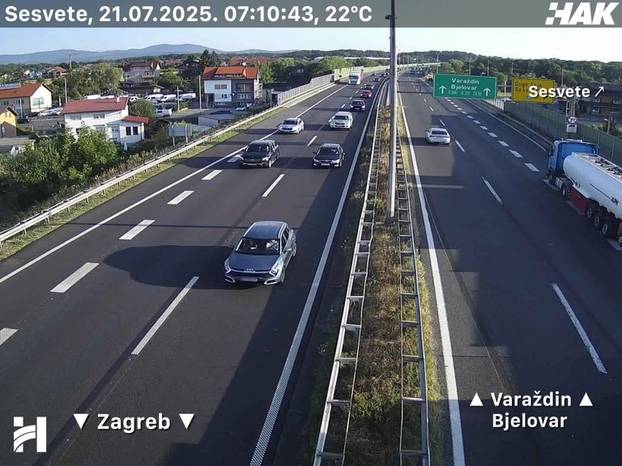 FOTO Ogromne gužve prema moru: Kod Lučkog 8 km, sudari kod Perušića i kod Okučana