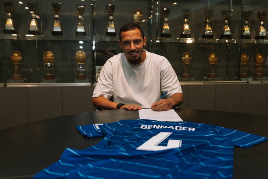 FOTO Bennacer prošao liječnički i potpisao za Dinamo. Suigrač mu je prepustio broj na dresu