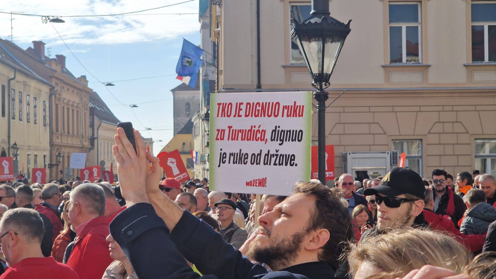 Veliki prosvjed na Markovu trgu. Tisuće su tražile odlazak premijera Plenkovića: 'Dosta je'