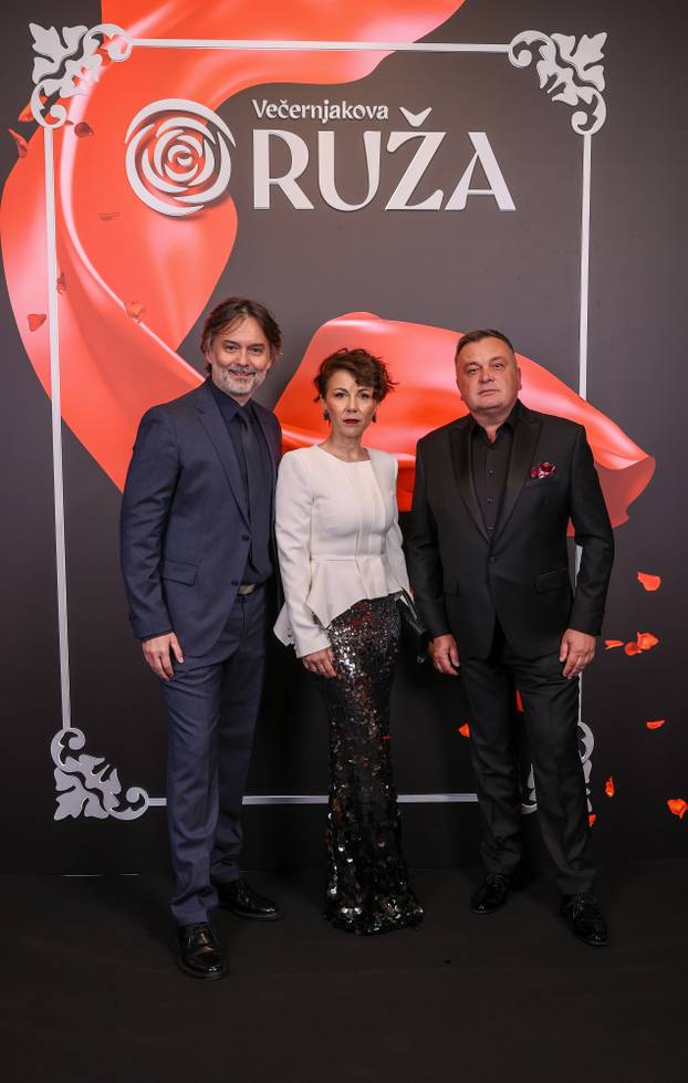 Zagreb: Uzvanici na dodjelu medijske nagrade "Večernjakova ruža" u Hrvatskom narodnom kazalištu