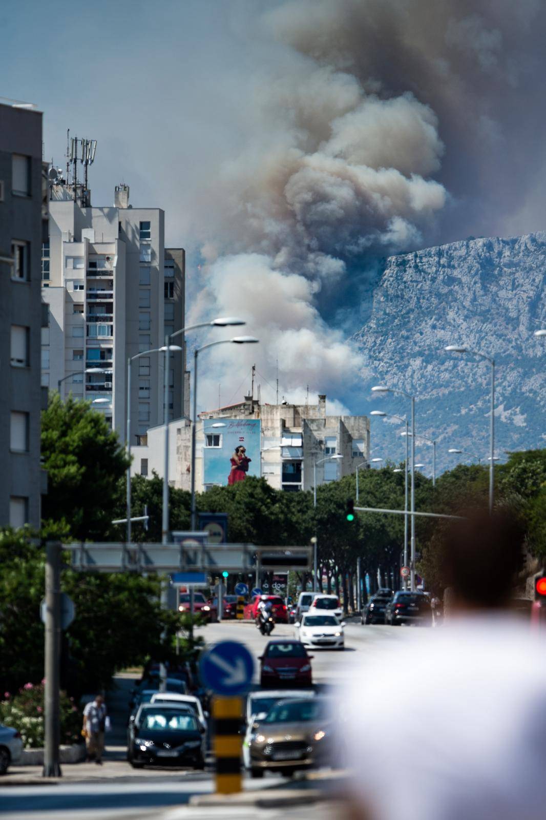 Četiri kanadera gase veliki pozar iznad Kaštel Sućurca