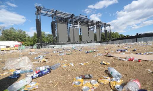FOTO Evo kako izgleda sinjski Hipodrom nakon koncerta: Sve je puno smeća, boca, limenki...