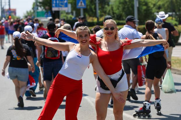 Zagreb: Obožavatelji u fan zonama gdje čekaju ulazak u Hipodrom