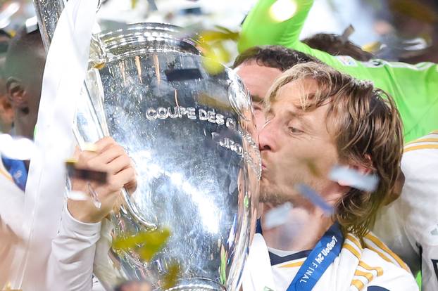 Modrić  najtrofejniji Realov igrač u povijesti, 6. put dignuo pokal Lige prvaka
