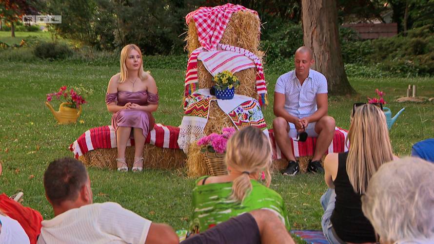 Poljupci padaju, ljubomora raste! Dejan bacio oko na tuđu djevojku, a Josip izgubio glavu