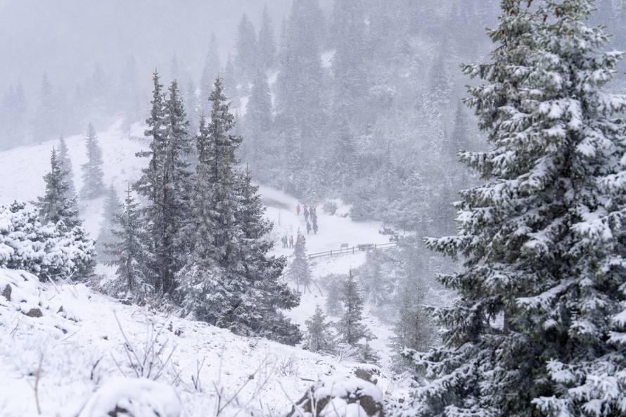 Zavižan: Snijeg pao u Nacionalnom parku Sjeverni Velebit