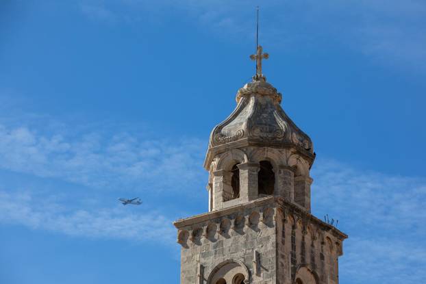 Dubrovnik: Lijepo i toplo vrijeme još uvijek grije turiste na jugu Hrvatske
