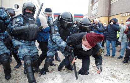 Prosvjedi i dalje traju u Rusiji, Navaljnog žele strpati u trajni zatvor, ročište mu je u utorak