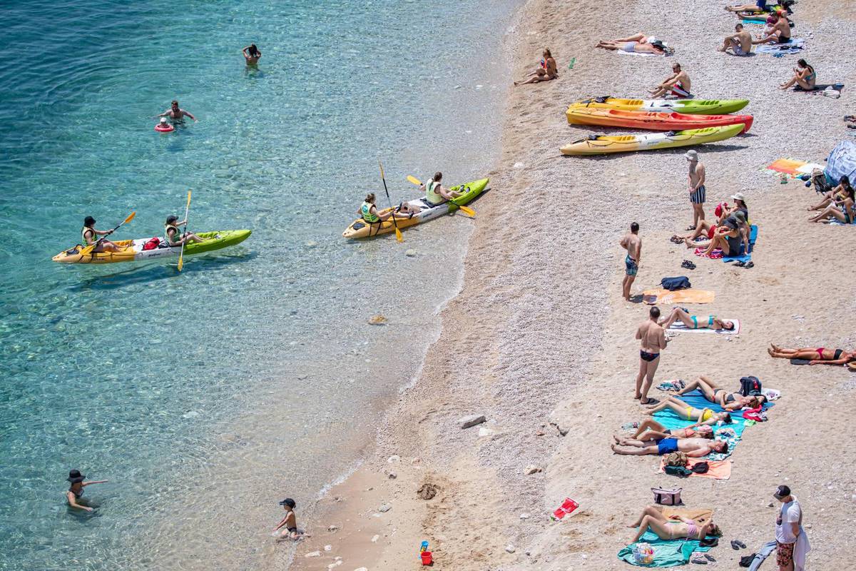 Špica sezone na Jadranu: Stiglo je više ljudi nego prošle godine, Istra registrirala najviše turista