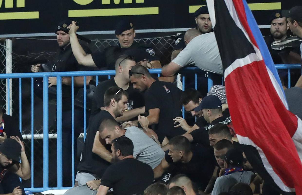 Hajduku stigla 'čestitka' nakon Dragovoljca: Zbog bakljade mora platiti 40.000 kuna...