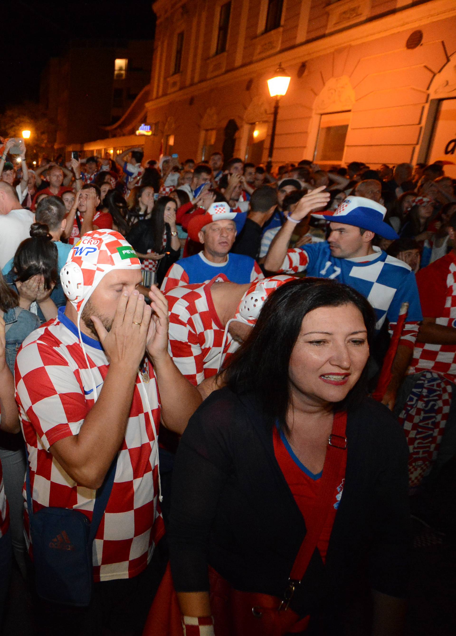 Bjelovar: NavijaÄko slavlje nakon ulaska Hrvatske u Äetvrtfinale Svjetskog prvenstva u Rusiji