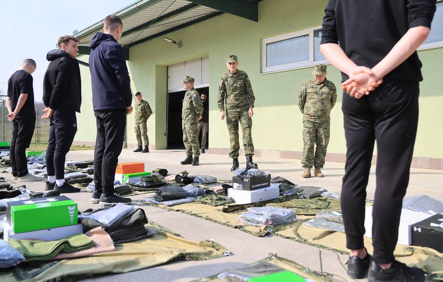 Ministar Anušić i general Kundid na prvom danu TVO-a na Slunju