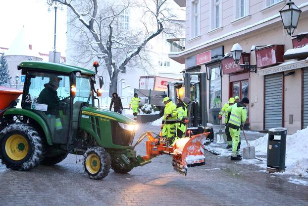 Zagreb: Nastavlja se uklanjanje snijega iz centra grada