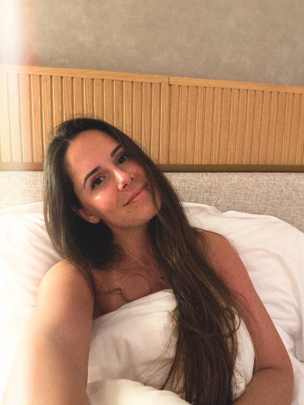 FOTO Olimpijka navukla tangice i bikini i klizala. I to jako brzo...