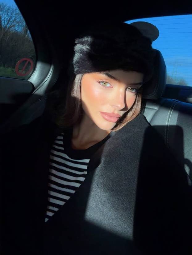 FOTO Fatalna brineta zapalila internet! U izazovnom izdanju otkrila je svoju 'malu tajnu'