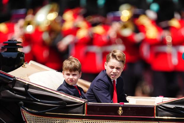 Kraljevska obitelj obilježava kraljev službeni ro?endan paradom Trooping the Colour