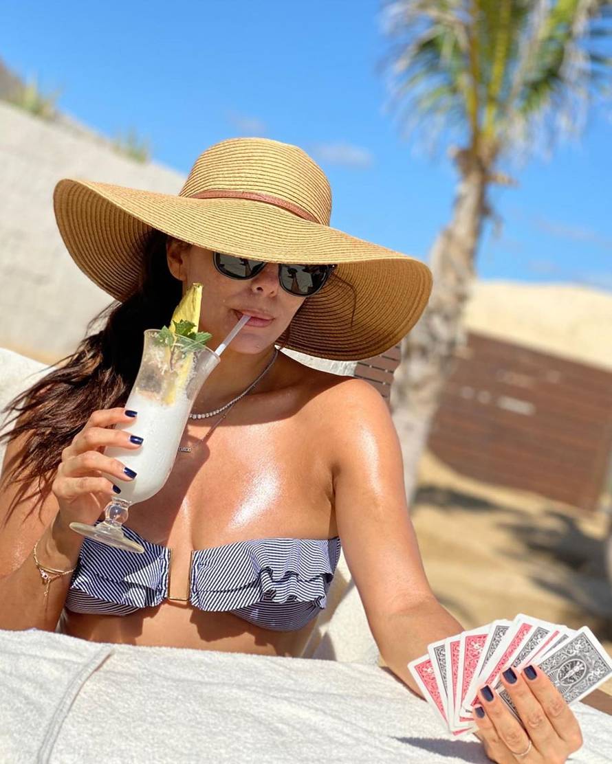 Eva Longoria s obitelji uživa u Meksiku, fanovi joj hvale liniju