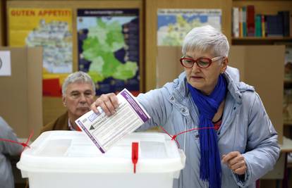 Kaos na izborima u BiH: Uhitili pet članova biračkog odbora, donijeli već popunjene listiće