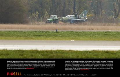 OdMiGao svoje: Sudar ptice i MiG-a, pilot izbjegao tragediju  