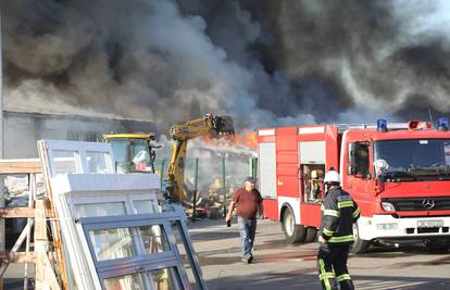 Požarište u Sisku još uvijek pod nadzorom vatrogasaca