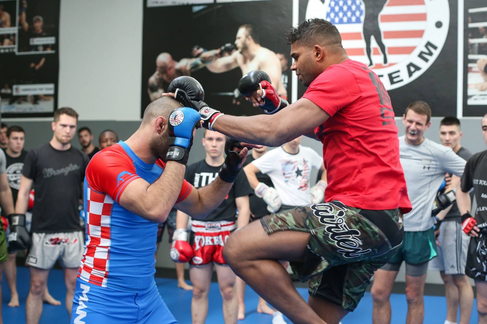 Zagreb:  MMA borac Alistair Overeem odrÅ¾ao pokazni trening i druÅ¾io se s navijaÄima