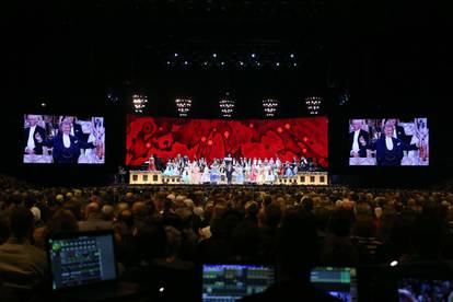 FOTO Spektakl u zagrebačkoj Areni: Violinist André Rieu je s orkestrom oduševio publiku