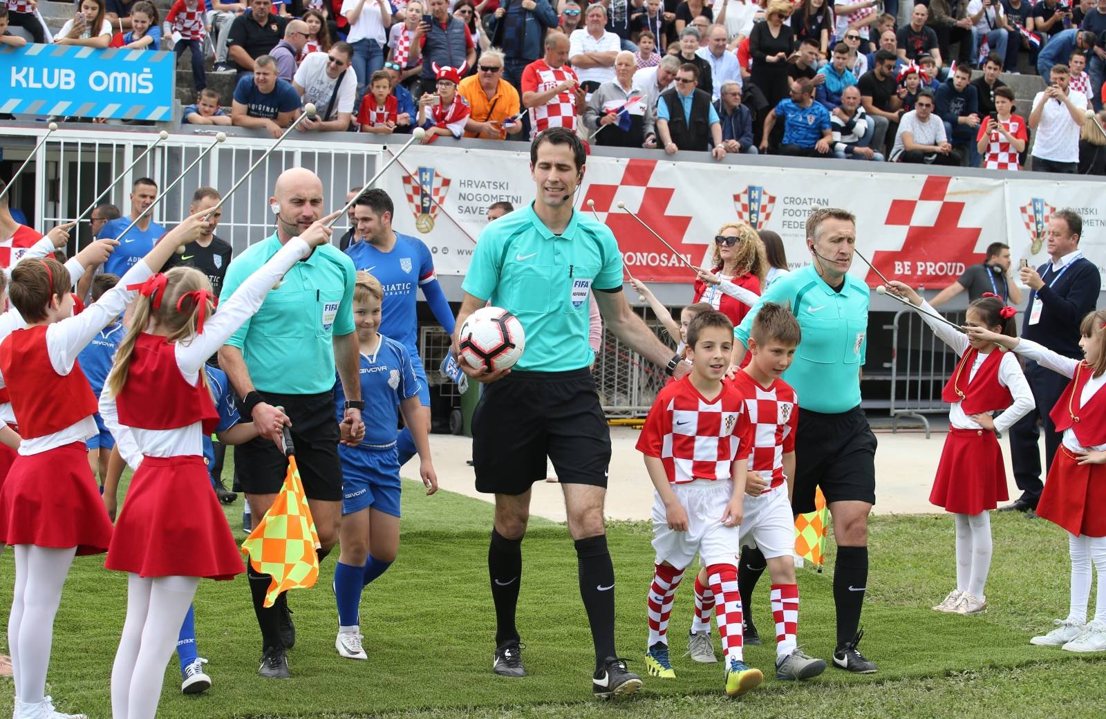Prijateljska utakmica Hrvatske nogometne reprezentacije i NK OmiÅ¡ povodom 100 godina istoimenog kluba