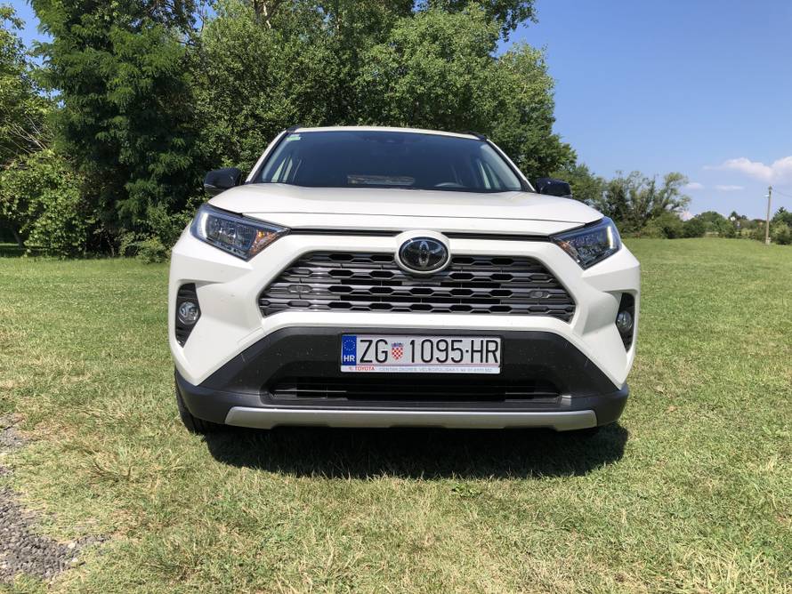 Japanska legenda i bez hibrida može biti dovoljno štedljiva