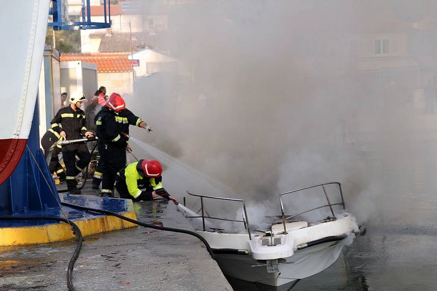 Hrabri tata spasio je dijete iz kabine broda koji je plamtio