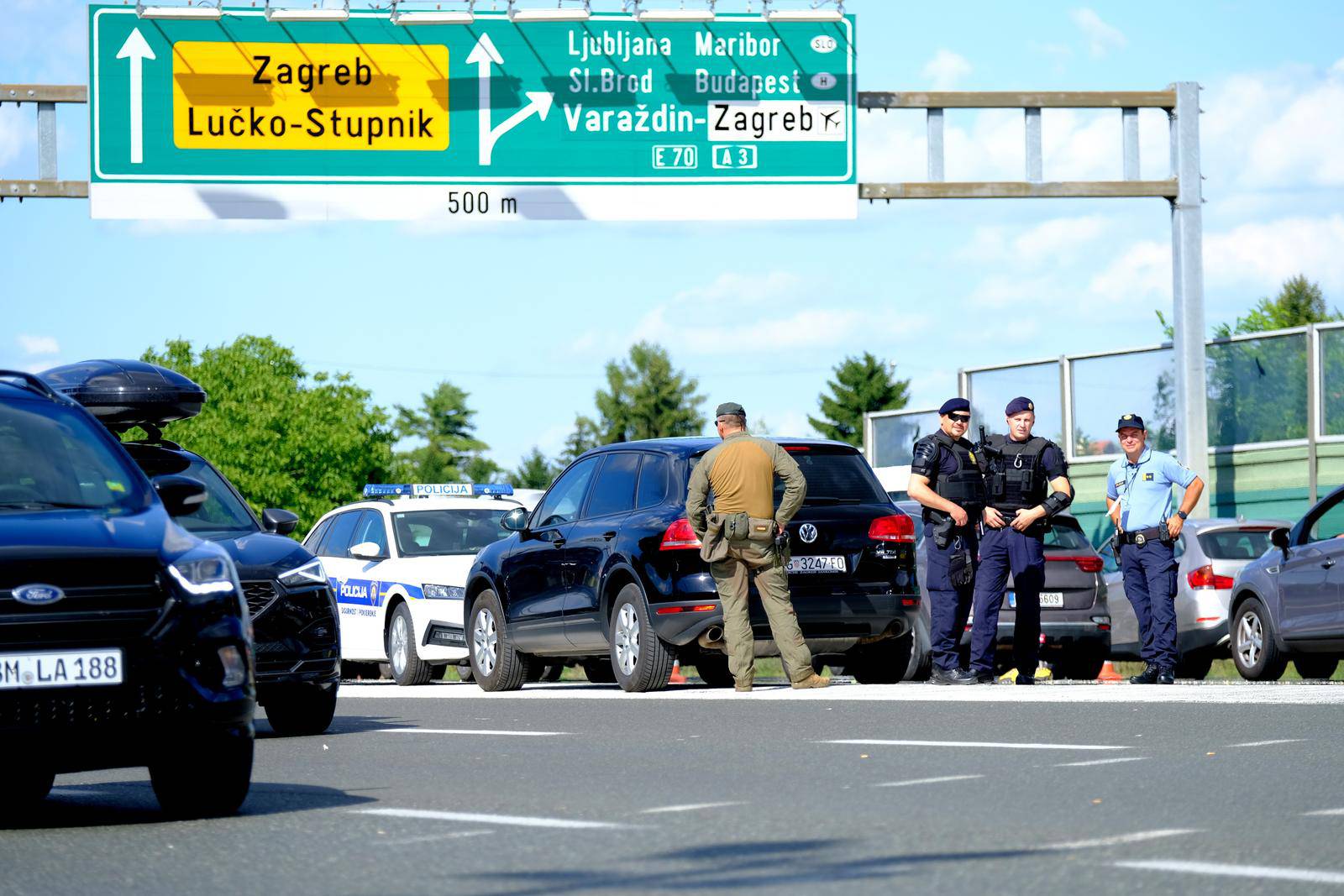 Dolazak Torcide na naplatnim postajama Lučko