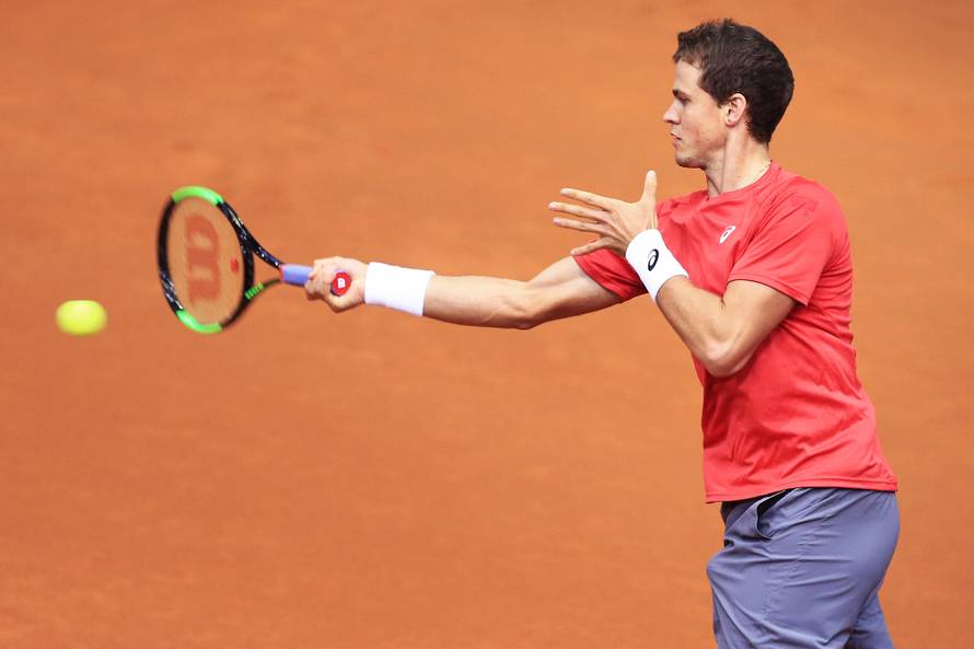 Borna Ćorić okrenuo Pospisila, Hrvatska je osvojila prvi bod...