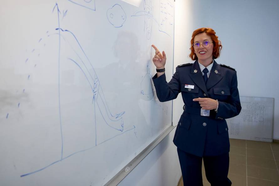 Bojnica Melita: Naše pilote učim zanatu i ganjam titulu misice