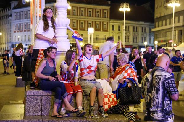 Zagreb: Navijači prate utakmicu na Trgu bana Jelačića