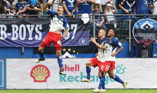 'Air Vušković'! Hrvatski stoper dominira u ligama 'petice'. U leđa mu gledaju svjetske klase