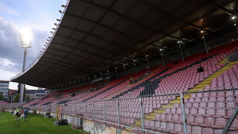 Rumunji se šokirali stadionom u Zenici: 'Ovo je horor dekor. Uzgajaju travu na stepenicama'
