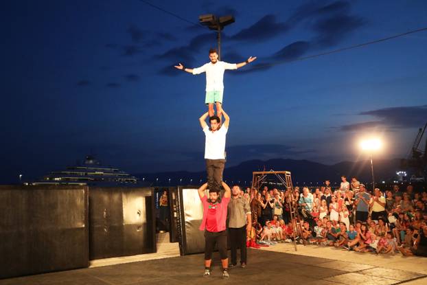 Rijeka: Nastup Urbanog cirkusa iz Maroka na Gatu Karoline Riječke
