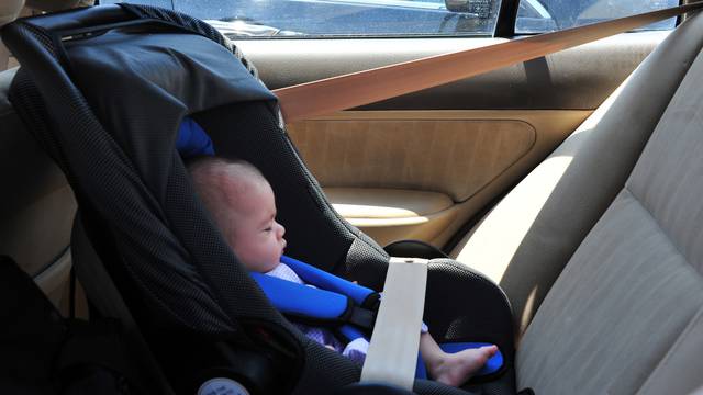 Ne ostavljajte djecu ni ljubimce u automobilu! Za koliko minuta vrućina u vozilu znači smrt?