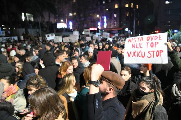 FOTO Dramatične scene u Srbiji: Studenti prosvjedovali ispred zgrade RTS-a. 'Vučiću, stop!'
