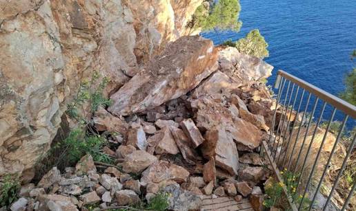 Strašne scene kod Dubrovnika: Odlomile se gromade kamenja i zatrpale put ka popularnoj plaži