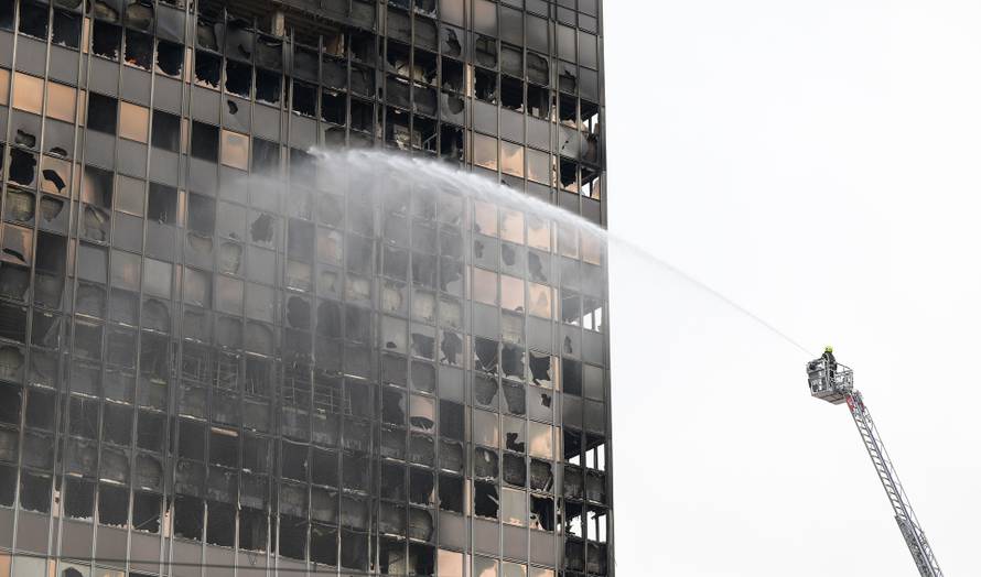 Zagreb: Ponovno je planuo požar na Vjesnikovoj zgradi 