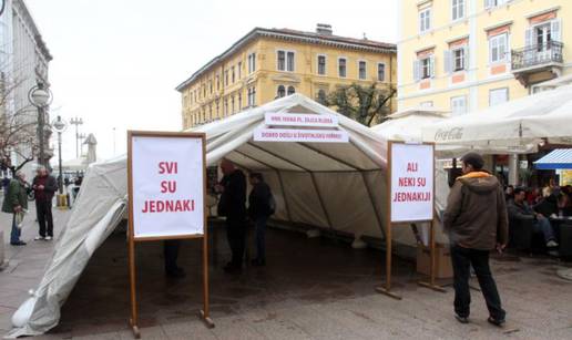 Riječki HNK postavio šator na Korzu: "Naš ima sve dozvole"