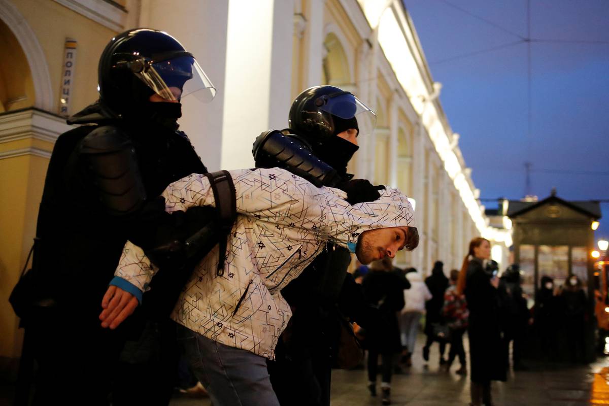 Na prosvjedima za Navaljnog Rusi uhitili više od 1000 ljudi