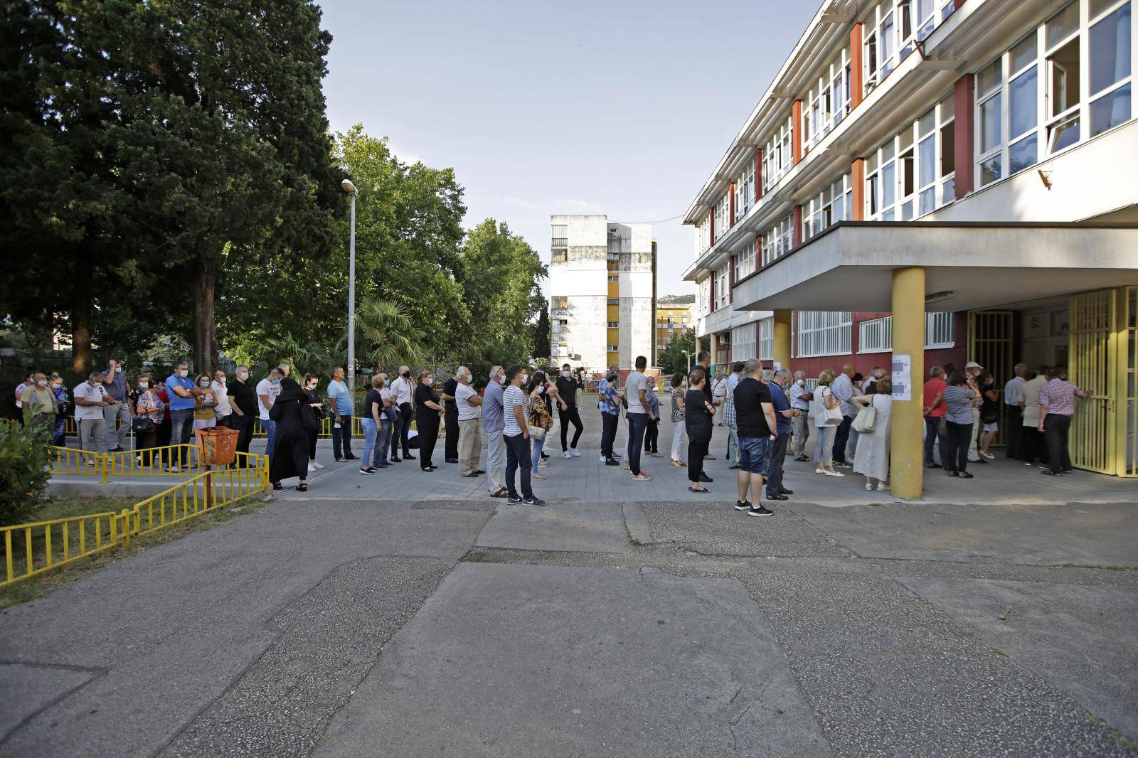 Velike gužve na biralištima u Mostaru