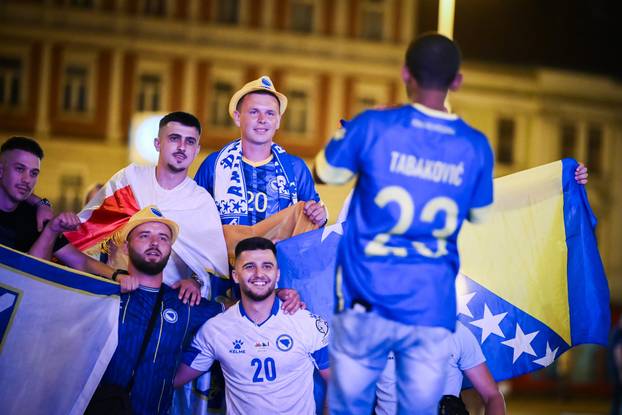 Zagreb: Slavlje navijača nakon pobjede BiH nad Katarom 3-1