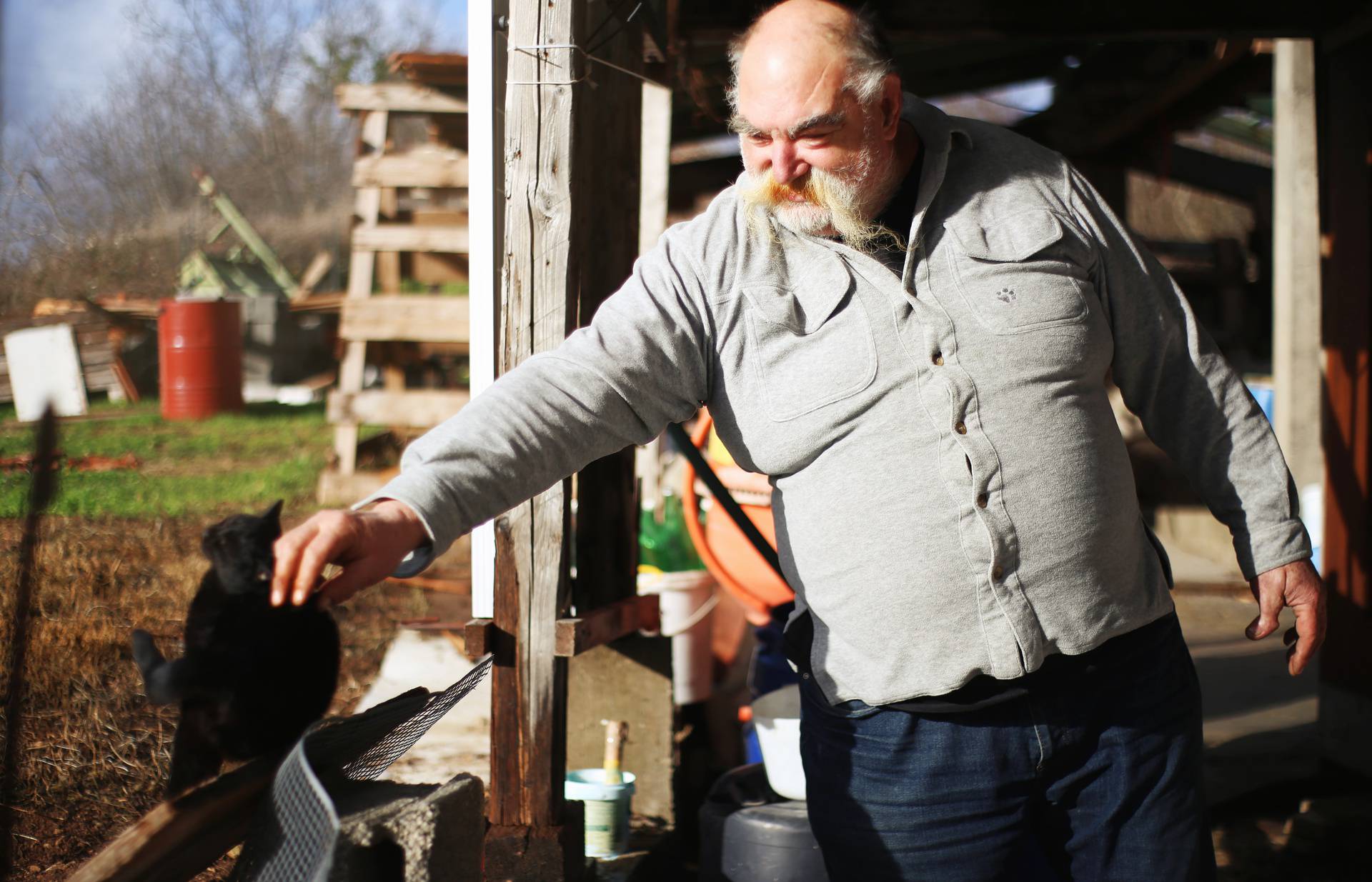 Dobri div Dado dao je 126 doza krvi. Živi u neljudskim uvjetima na početku šume. Htio bi cipele