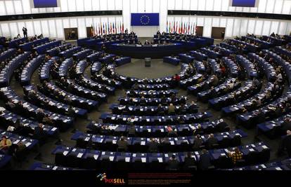 'Uhljebljenih 12' kolege u EU parlamentu dočekali pljeskom