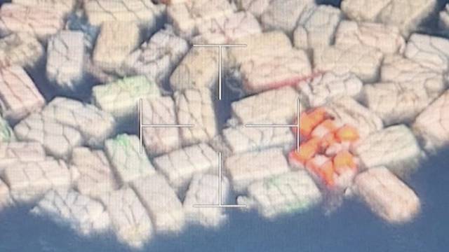 Dvije tone kokaina pronađene su u moru kod Sicilije: Droga je bila pohranjena u 70 paketa