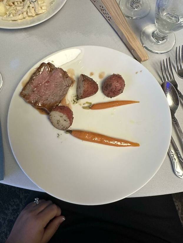 FOTO 30 svadbi iz noćne more! Torte koje su se raspale, crocsice sa šljokicama i wc papiri...