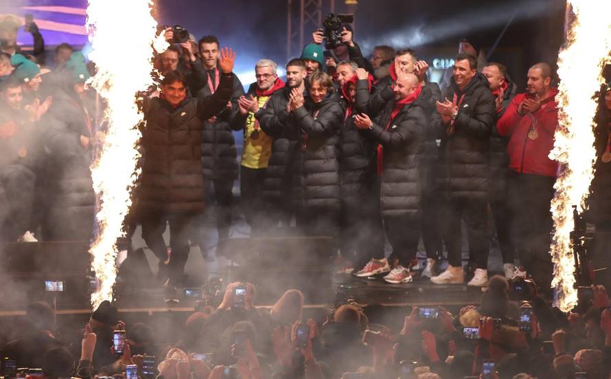 Zagreb: Vatrene na pozornici popratili konfeti i bakljada
