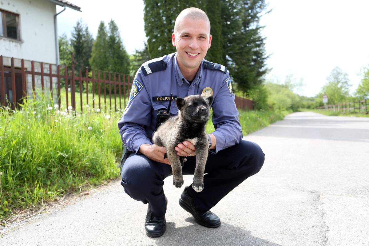 Bit će Garo ili Crni: Psić kojeg su našli policajci ima novi dom